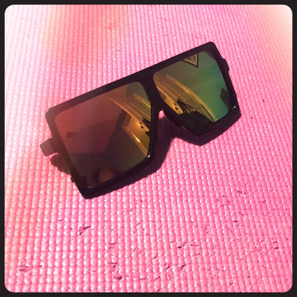 Trendy sunglasses😎